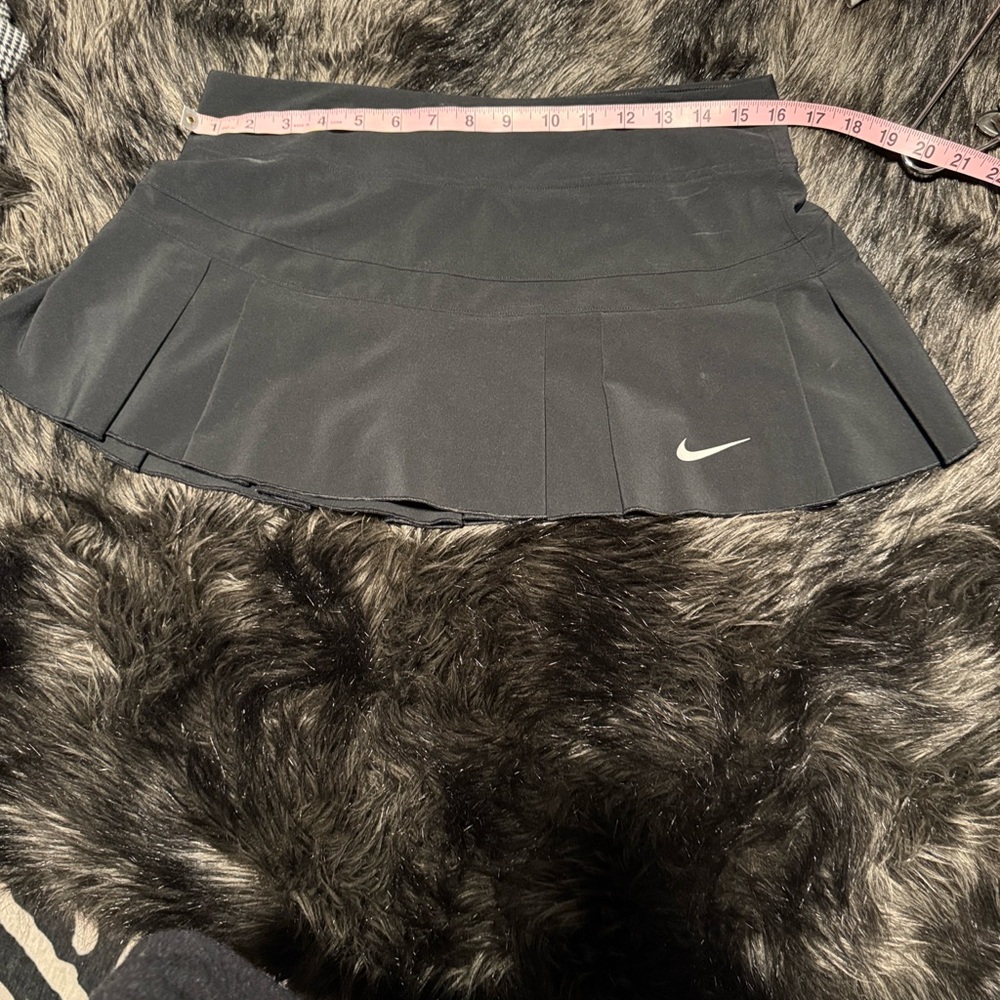 Nike Women's Black pleated tennis Skort size M